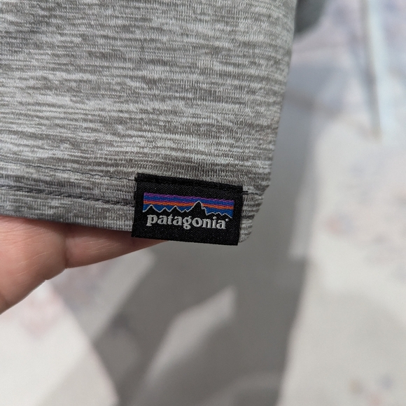 Women's Long-Sleeved Capilene Cool Daily Graphic Shirt - Picture 4 of 5